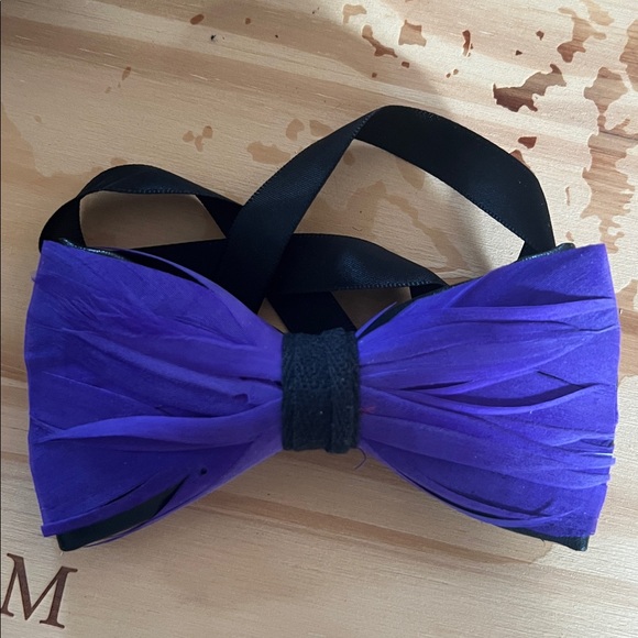 Spring collection feather bow tie - Picture 2 of 4